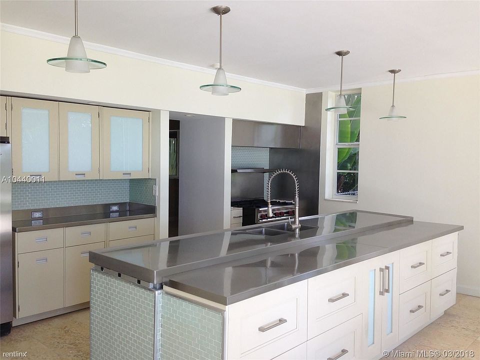 1st image of 5601 N Bayshore Dr