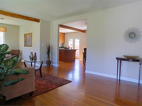4th image of 1123 N Evergreen St