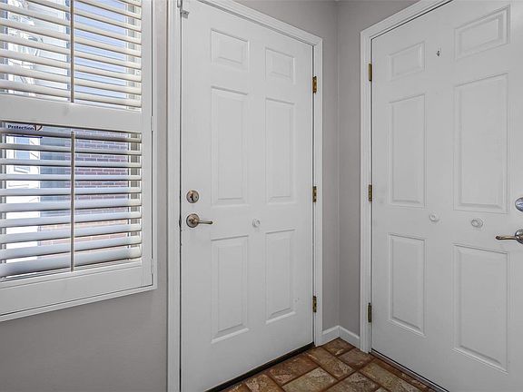 2nd image of 5513 Duchesne Parque Dr