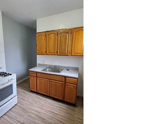 2nd image of 133 Elm St