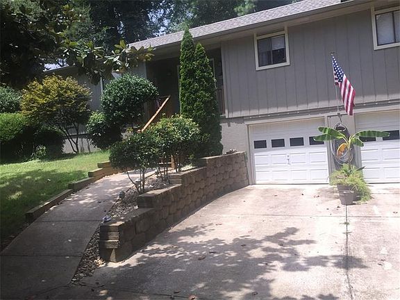 3rd image of 3401 Brookhill Cir