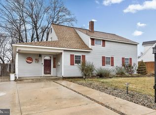 7 Indian Red Rd, Levittown, PA 19057