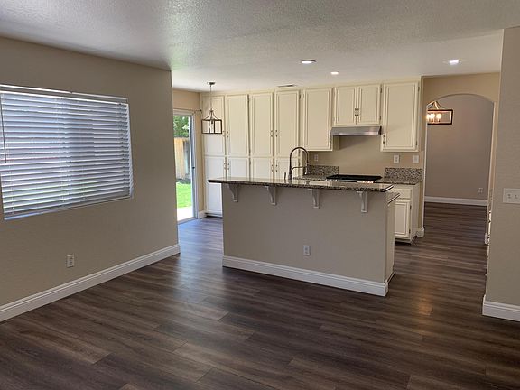 3rd image of 39782 Via Castana