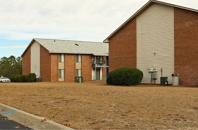 357 Community Dr #G — Photo 1