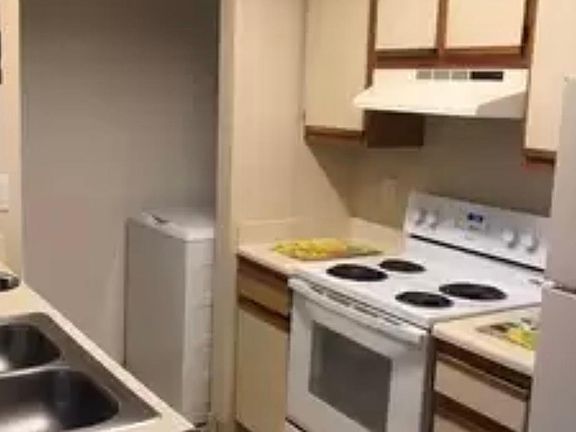3rd image of 1259 SW 46th Ave APT 1911