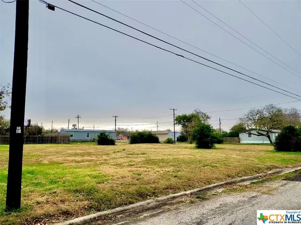 404 E Sabine St, Victoria, TX 77901