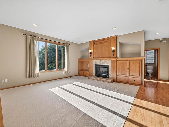 5th image of 10803 Jersey Dr N