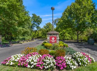 1702 Pinnacle Way #1702, Danbury, CT 06811