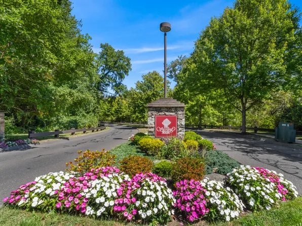 1702 Pinnacle Way #1702, Danbury, CT 06811