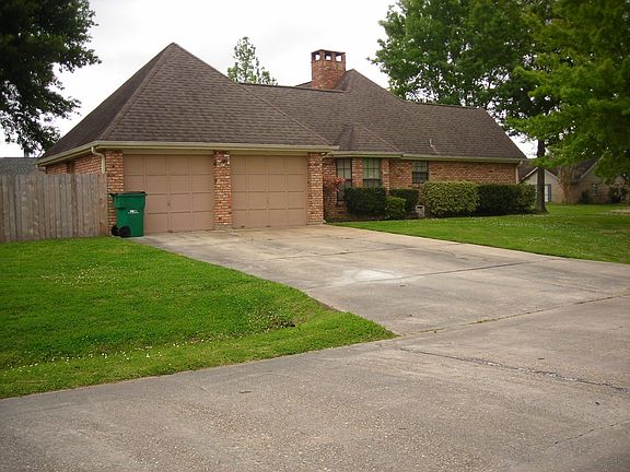 2 car garage/Corner Lot