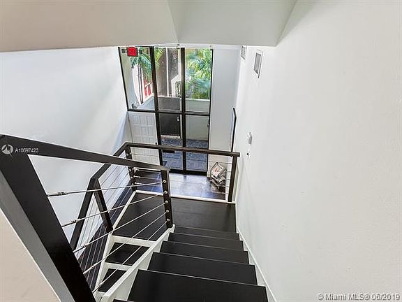 5th image of 2666 Tigertail Ave Suite 110
