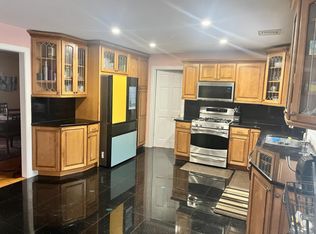 653 Grove Ave, Edison, NJ 08820