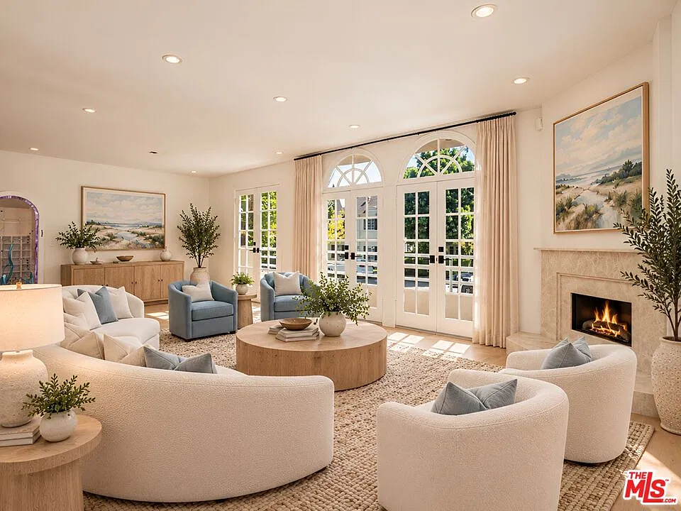 3 bed, 5.0 bath, 3000 sqft, $13,500 — Photo 1