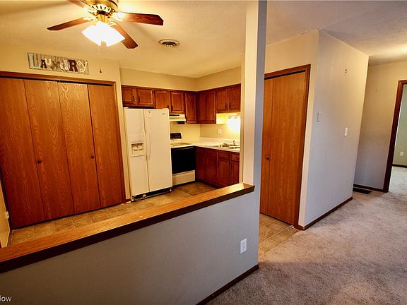 4th image of 122 Royal Crest Dr Unit I