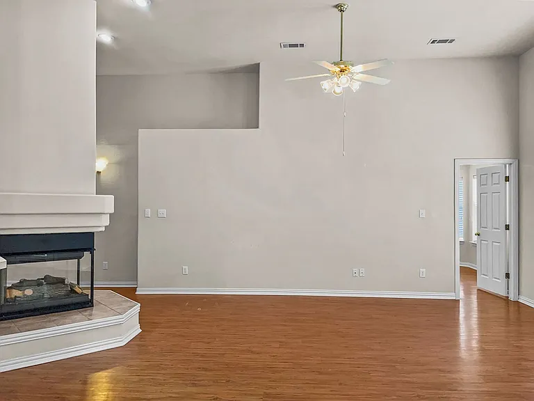 6220 Reddenson Dr — Photo 5