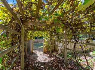 426 Old Post Rd, Cotuit, MA 02635