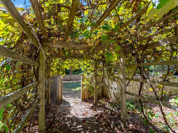 426 Old Post Road, Cotuit, MA 02635