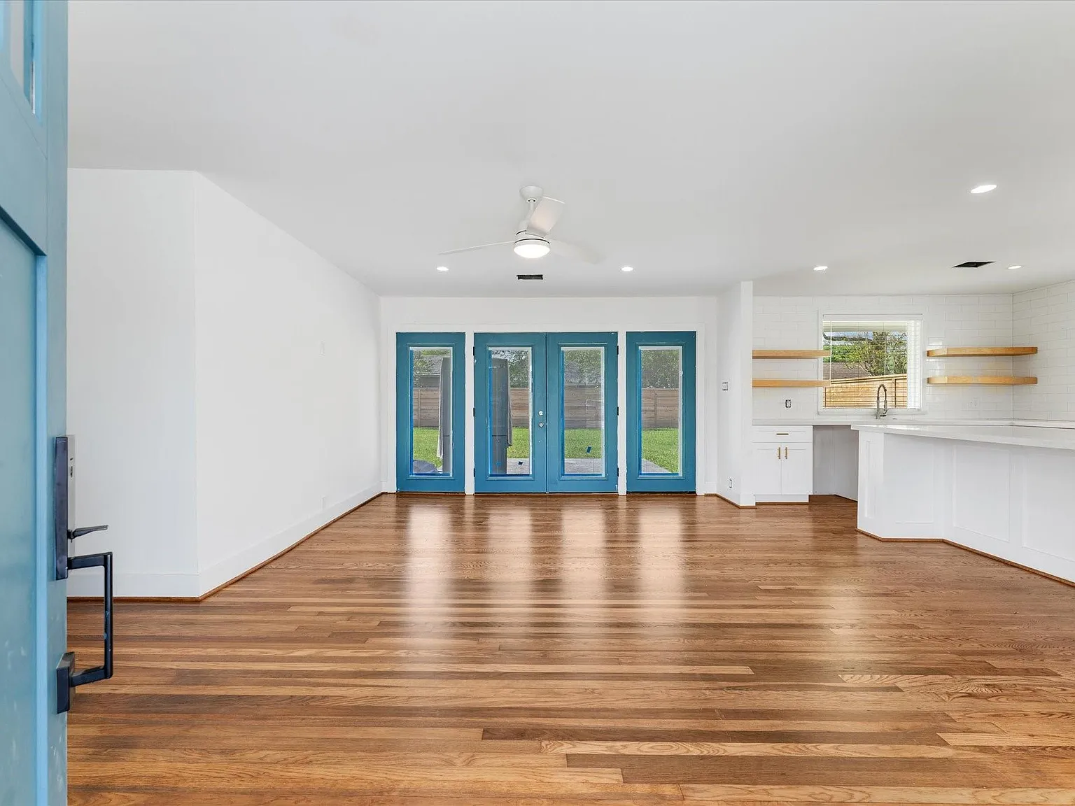 3 bed, 2.0 bath, 1148 sqft, $2,700 — Photo 3