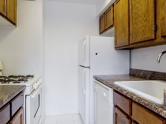 4th image of 215 W 84th St APT 518