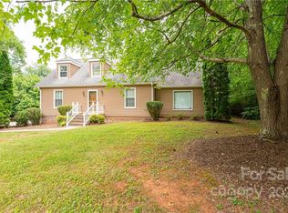 1535 Knightbridge Dr, Newton, NC 28658