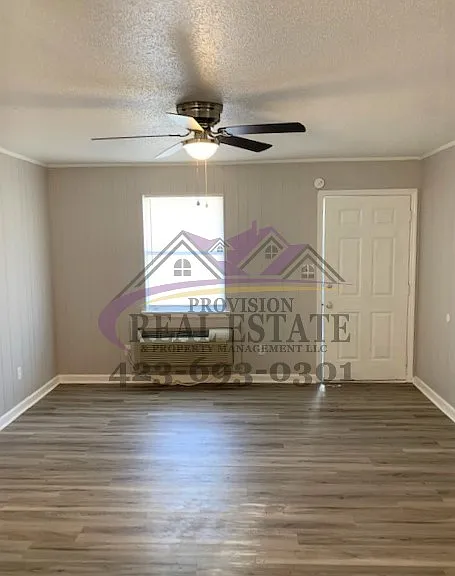 749 20th St SE — Photo 3