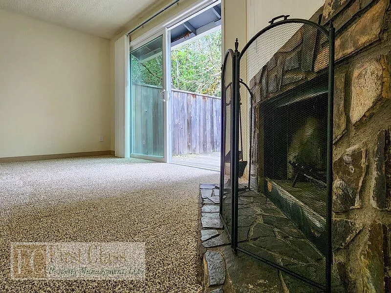 3 bed, 2.0 bath, 1100 sqft, $1,995 — Photo 3