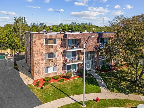 12715 La Crosse Ave #303 Photo 1