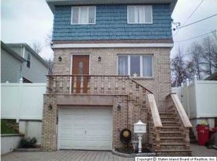 412 Little Clove Rd, Staten Island, NY 10301