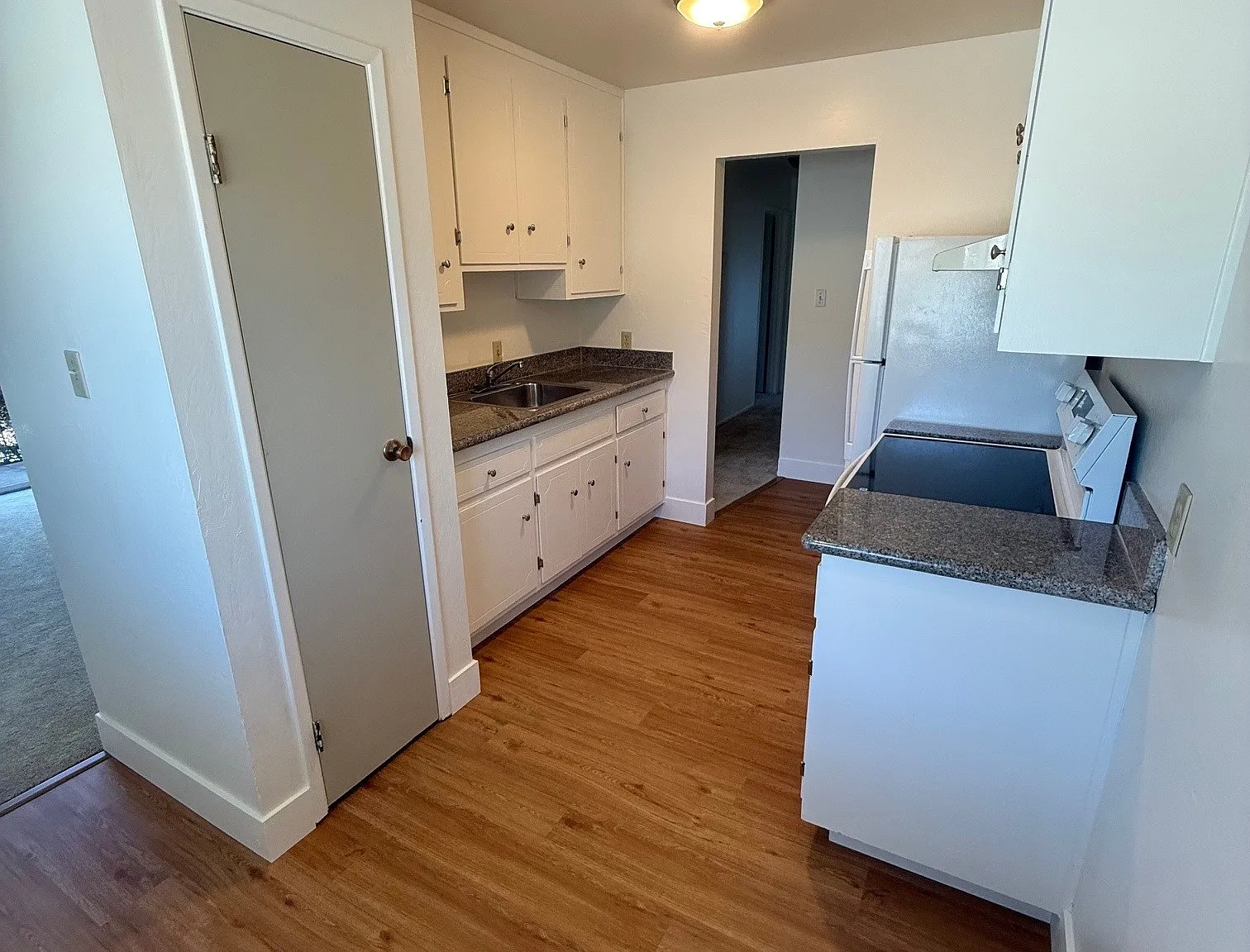 Four Seasons Apartments — Photo 4
