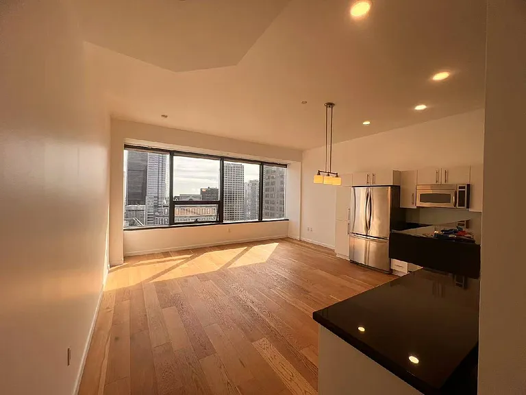 1100 Wilshire Blvd #2005 — Photo 4