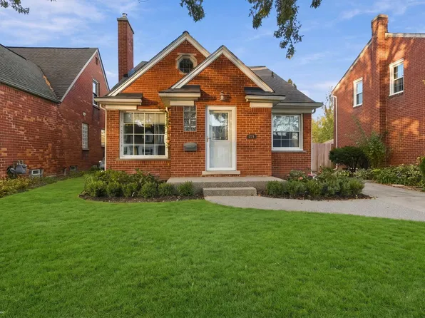 1258 Roslyn Rd, Grosse Pointe Woods, MI 48236