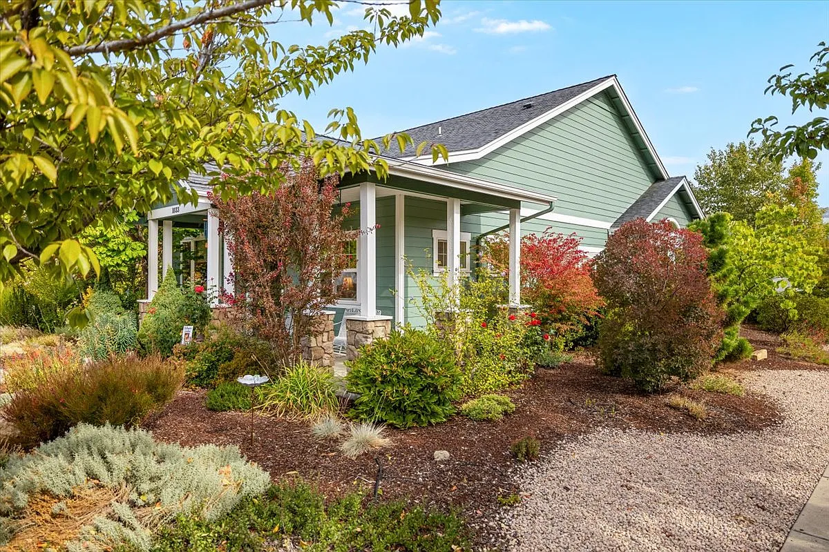 683, ID # 1033 Lithia Way - 1 — Photo 4