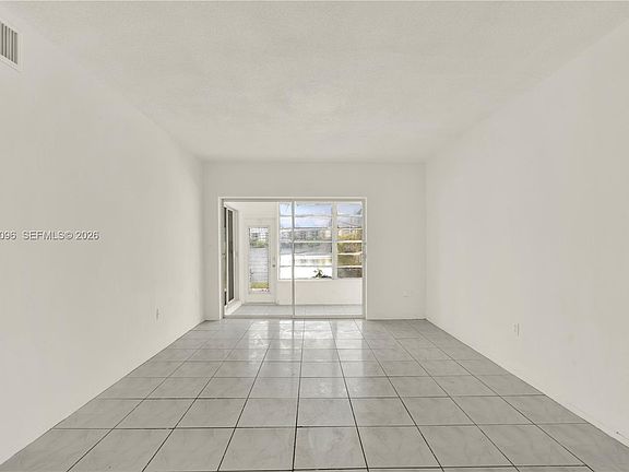 5th image of 285 NE 191st St APT 2911