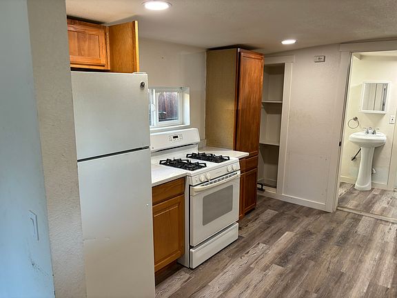 5th image of 221 10th St