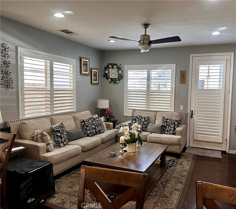4 bed, 1719 sqft, $4,150 — Photo 4