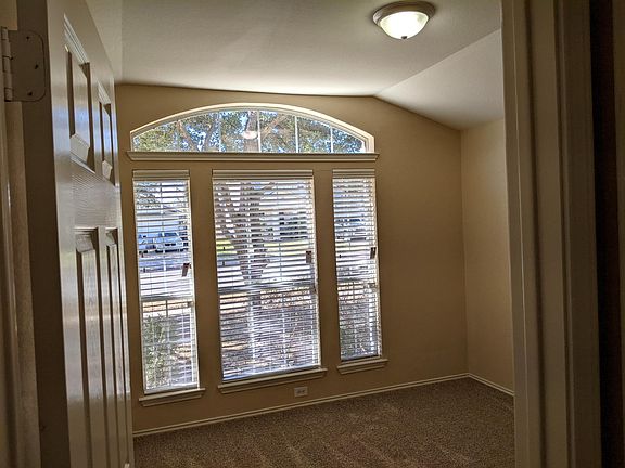 5th image of 5003 Golden Gate Dr
