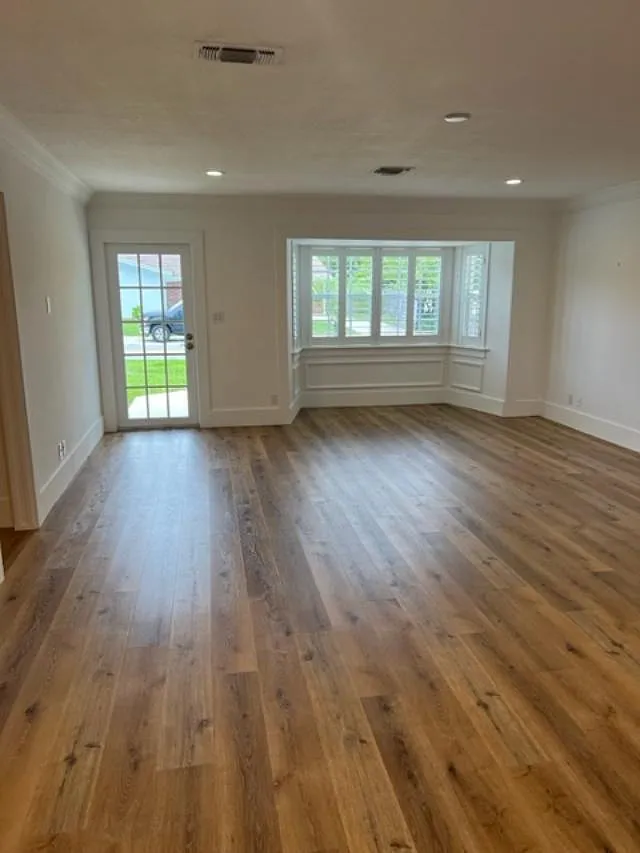 3 bed, 2.0 bath, 1449 sqft, $5,000 — Photo 2