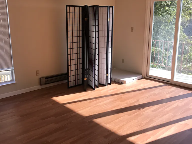 1528 Oxford St #8 — Photo 2