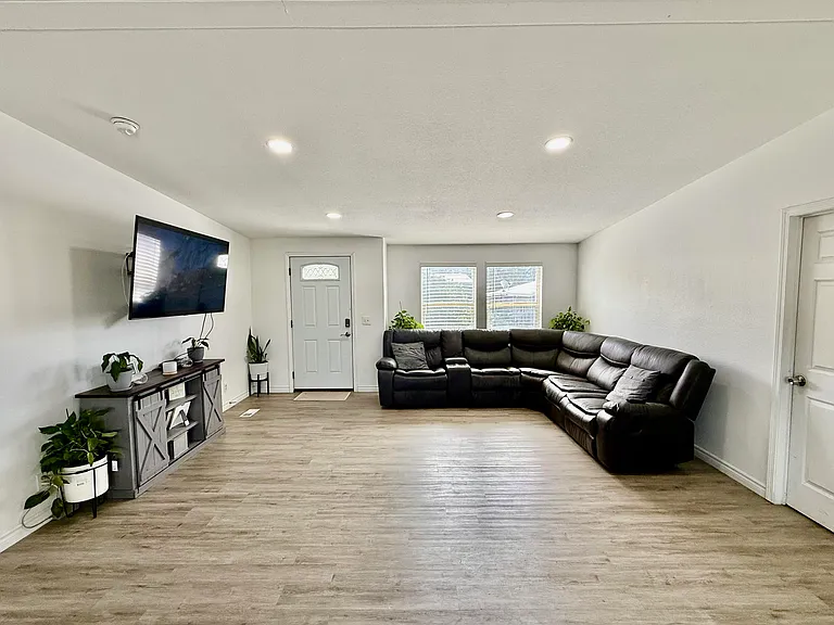 64173 Thomas Ave — Photo 4