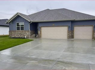 1041 S Christopher Ave, Springfield, MO 65802