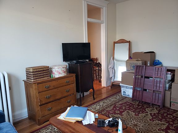 3rd image of 4 Ayr Rd APT 3
