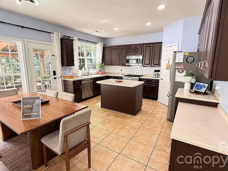 9542 Oswald Ln — Photo 38