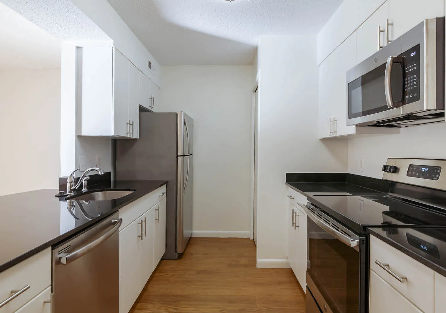 2501 Porter — Photo 4