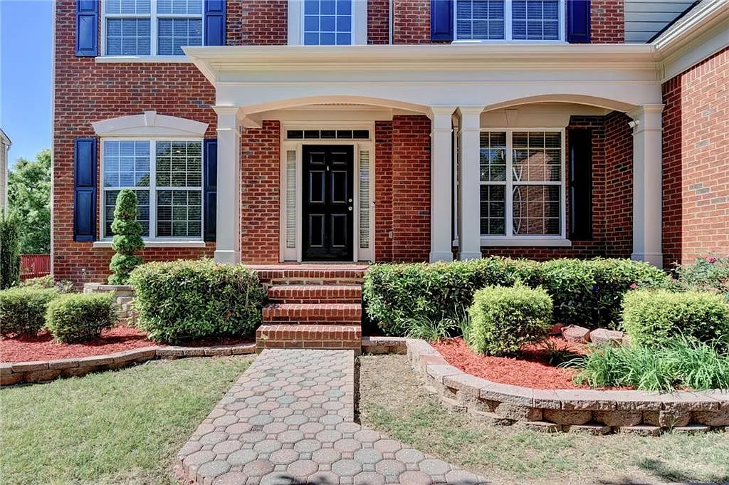 6 bed, 4.0 bath, 4523 sqft, $3,500 — Photo 2