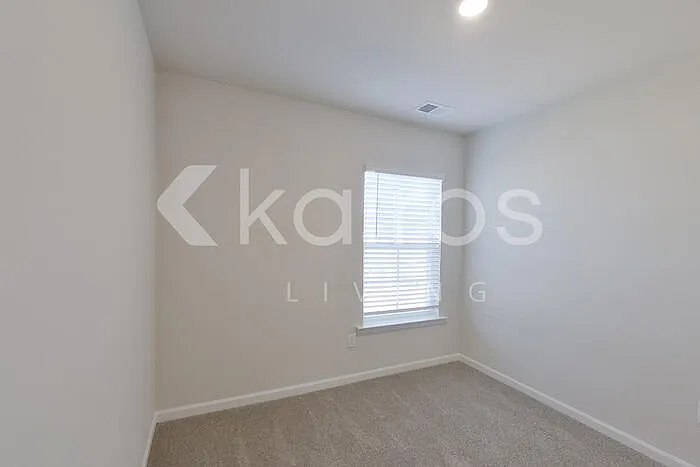 2541 Banyan Cir — Photo 13