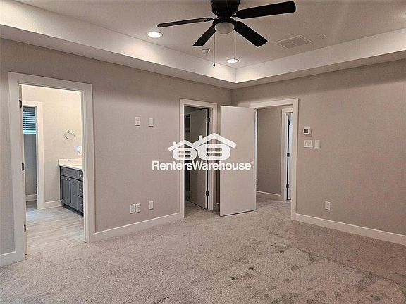 4th image of 2621 Hutchins St