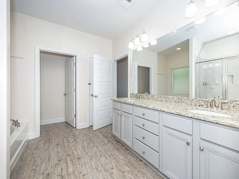 1013 Silverbell Cv — Photo 20