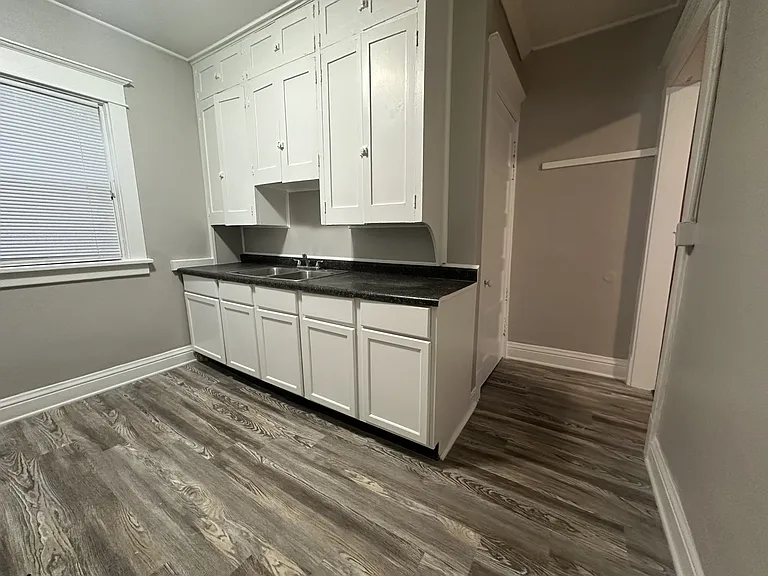 731 Park Ave — Photo 4
