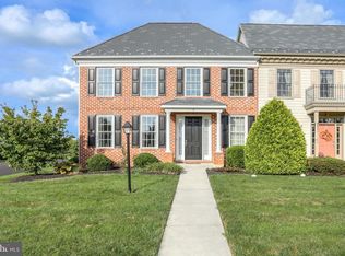 8 Jamestown Sq, Mechanicsburg, PA 17050