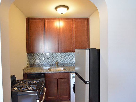 2nd image of 550 W Arlington Pl APT 708
